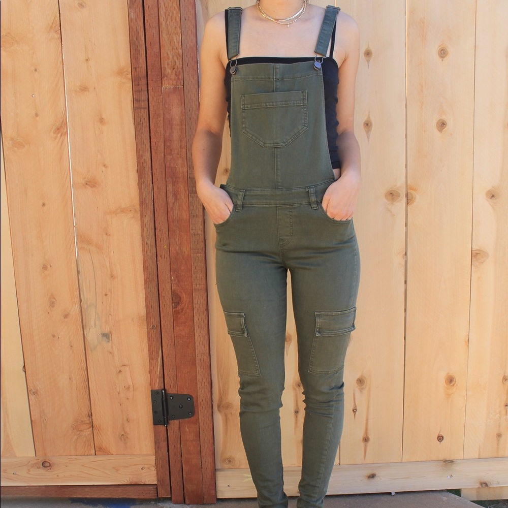 ❌SOLD❌ Dark Green Skinny Overalls